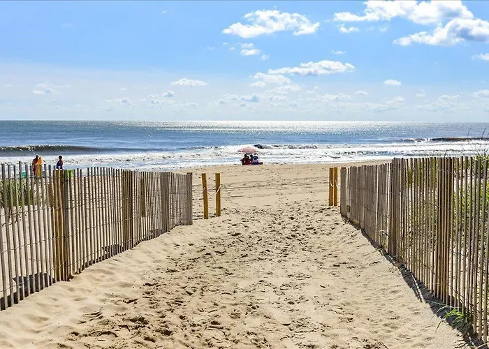 Direct Ocean Views From 2 Bedroom Sea Terrace With Outdoor Pool! Holiday home